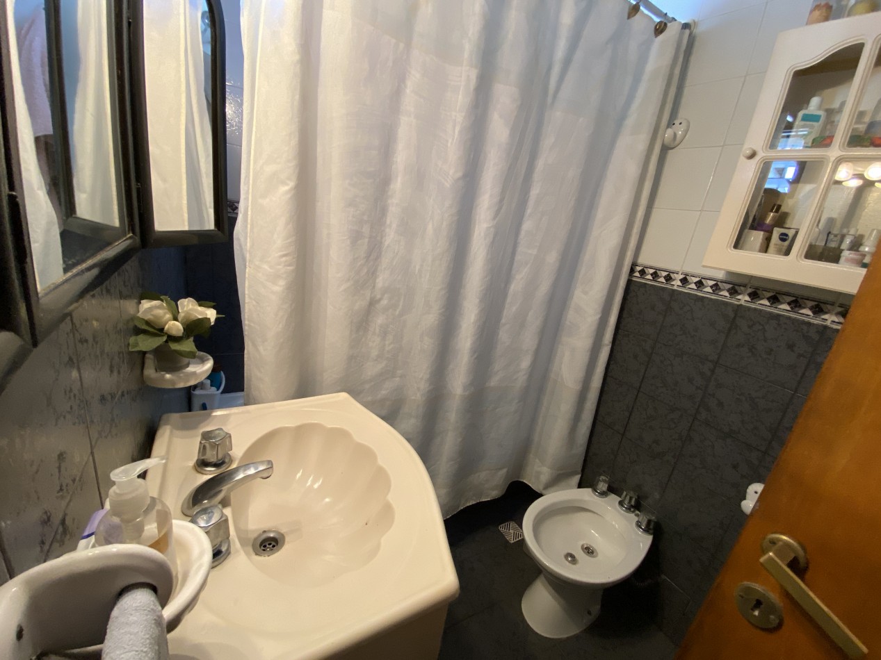 DUPLEX 3 dormitorios, fondo parquizado y cochera