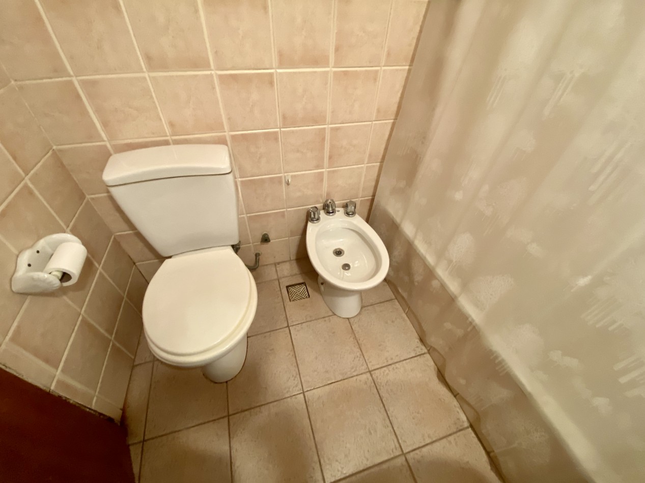 DUPLEX 3 dormitorios, fondo parquizado y cochera