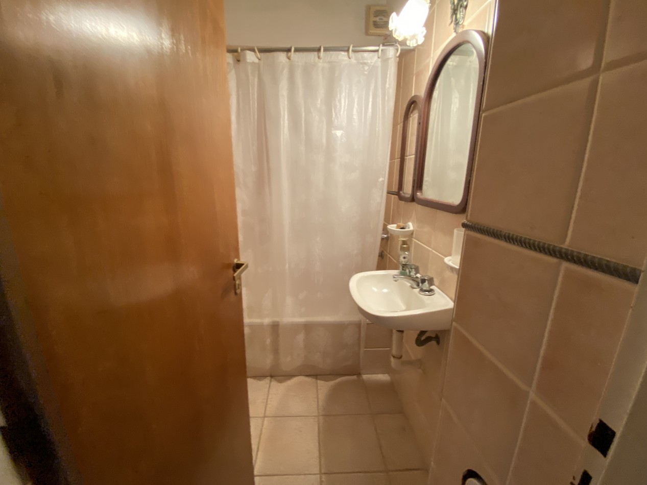 DUPLEX 3 dormitorios, fondo parquizado y cochera