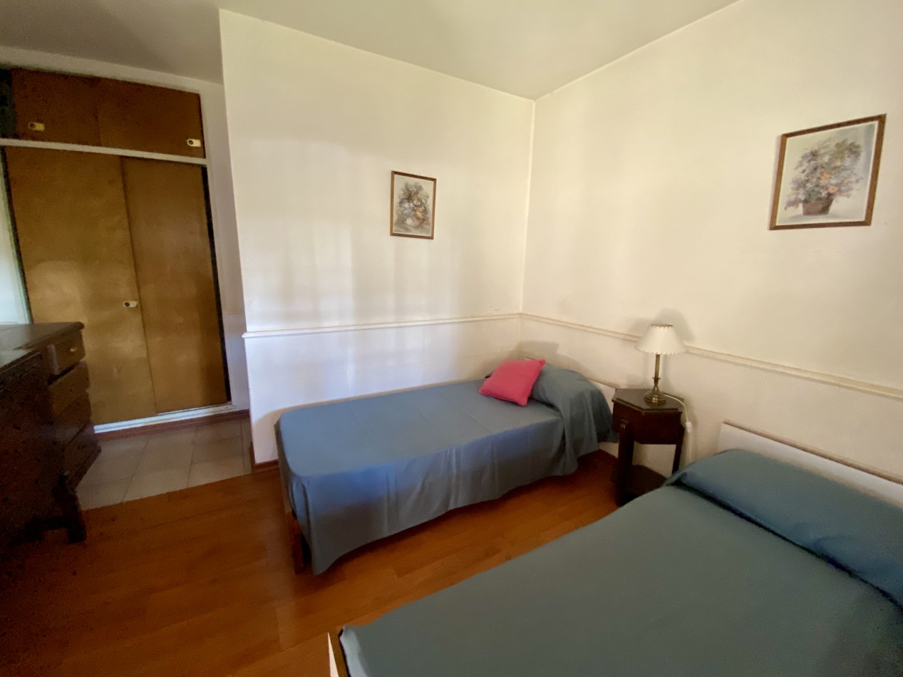 DUPLEX 3 dormitorios, fondo parquizado y cochera