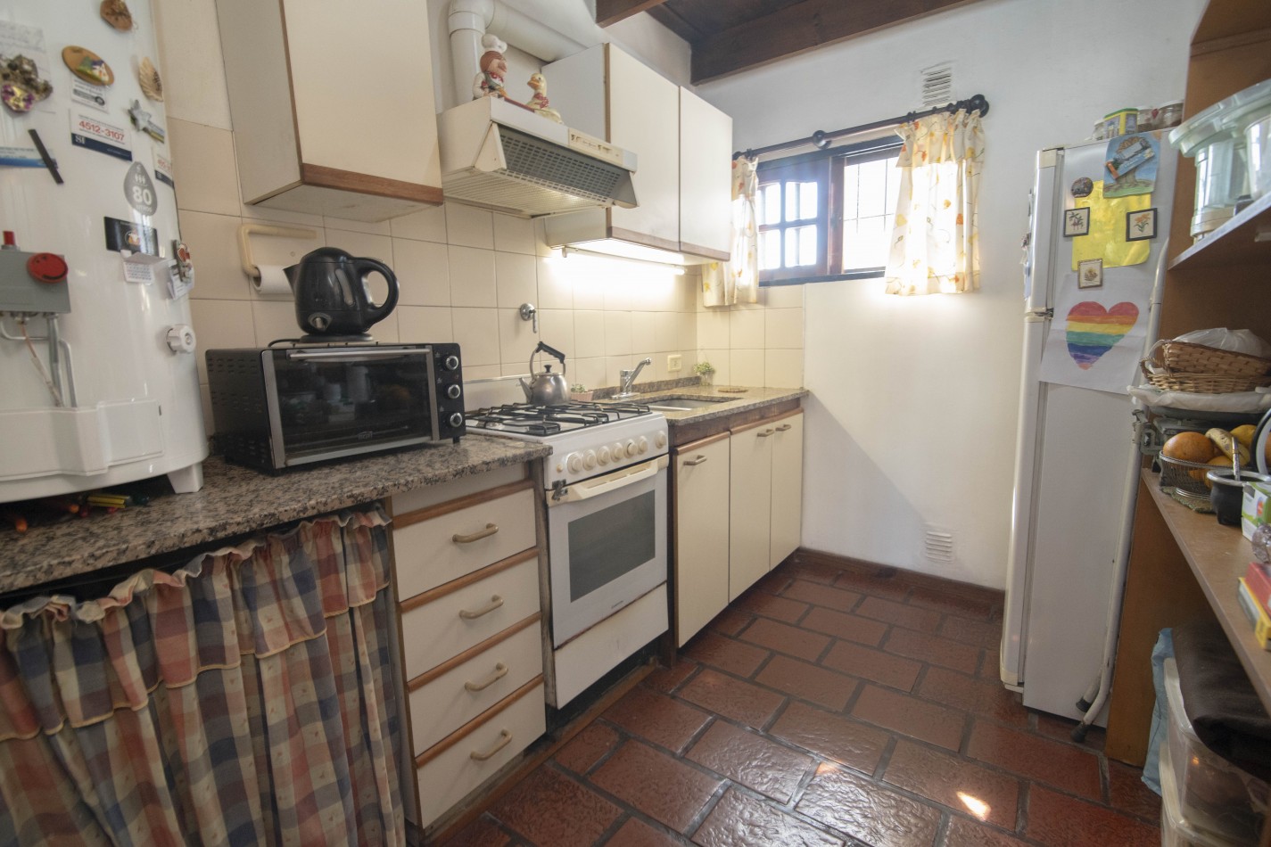 DUPLEX 3 dormitorios, fondo parquizado y cochera