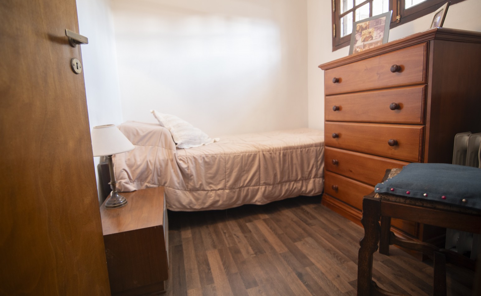 DUPLEX 3 dormitorios, fondo parquizado y cochera