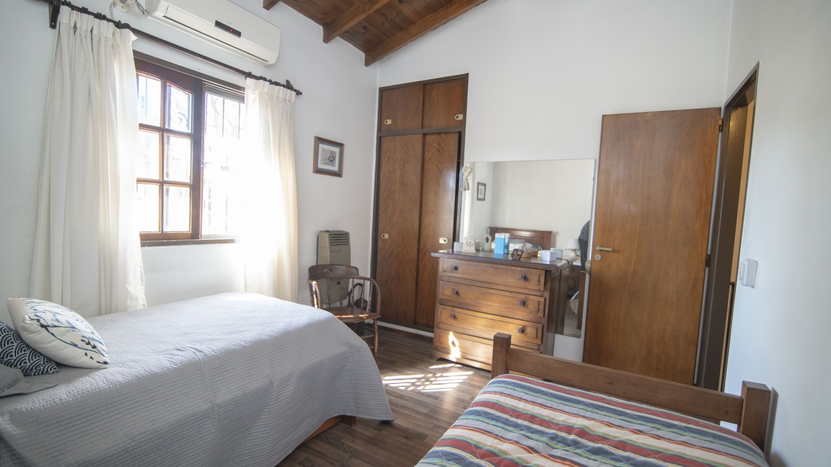 DUPLEX 3 dormitorios, fondo parquizado y cochera