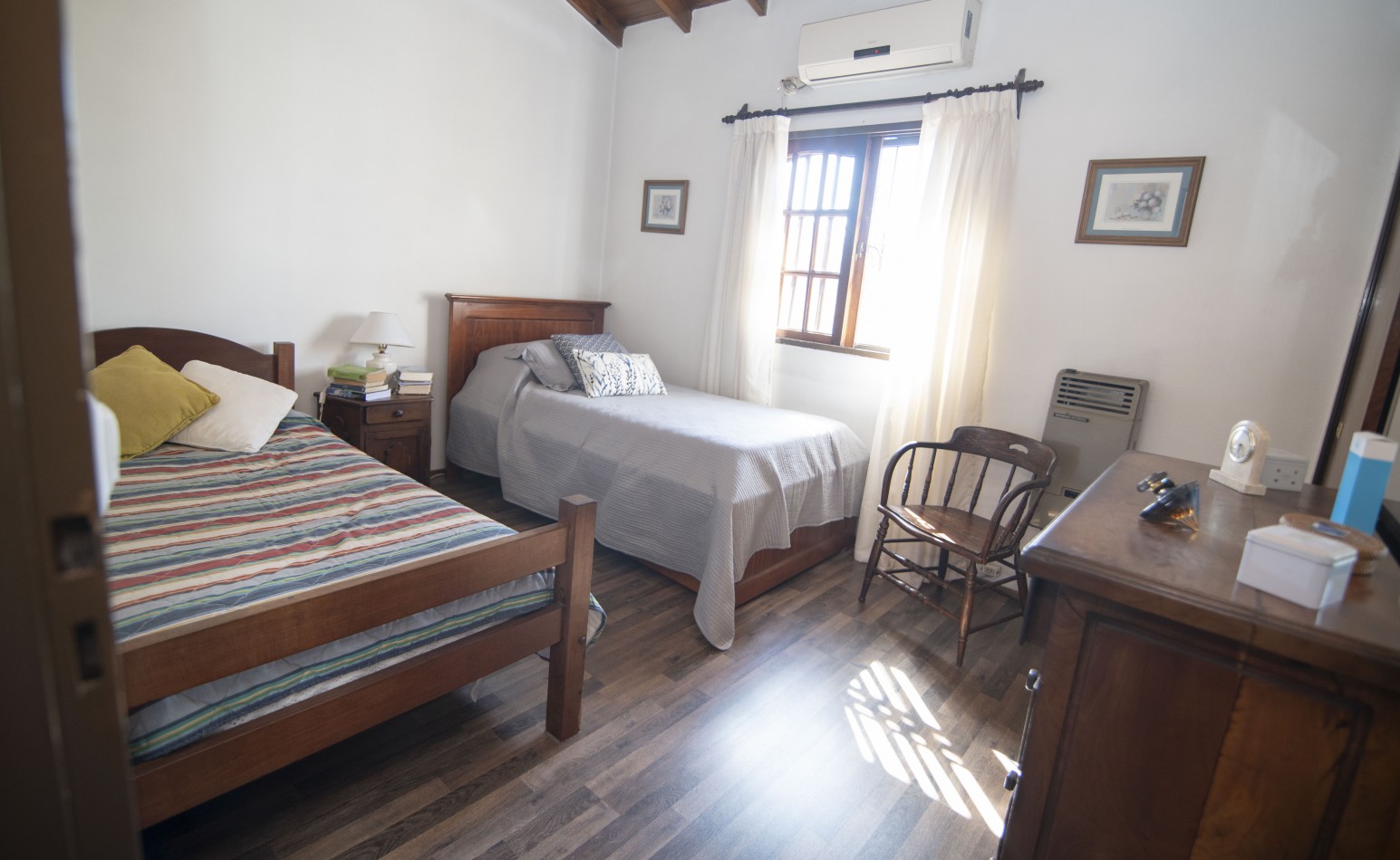 DUPLEX 3 dormitorios, fondo parquizado y cochera