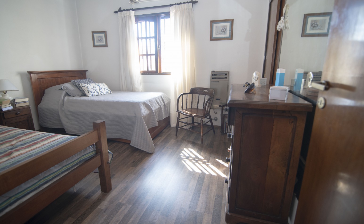 DUPLEX 3 dormitorios, fondo parquizado y cochera