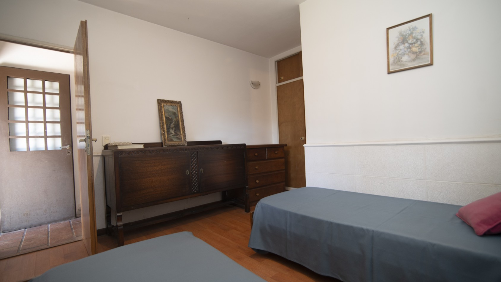 DUPLEX 3 dormitorios, fondo parquizado y cochera