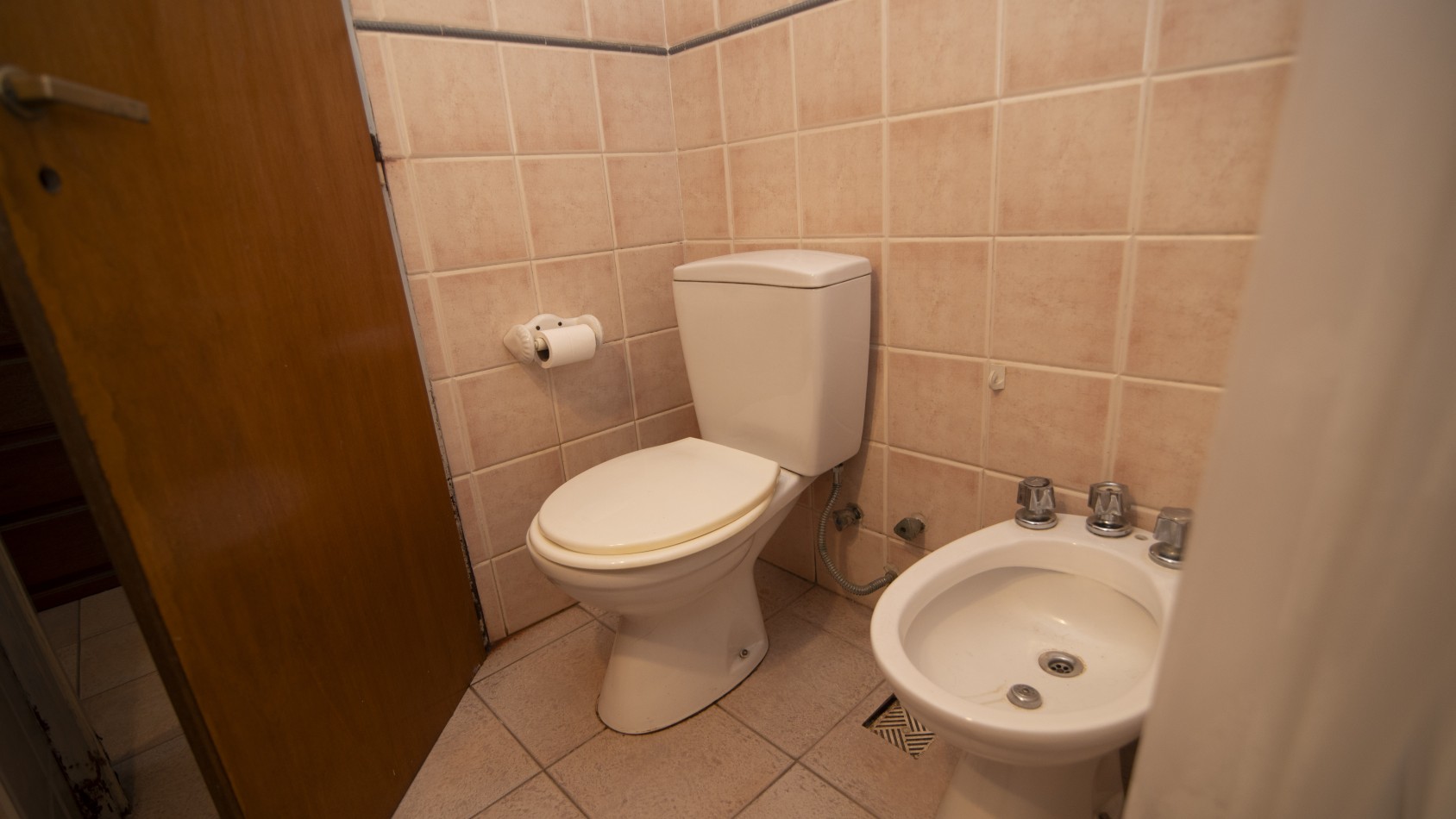 DUPLEX 3 dormitorios, fondo parquizado y cochera