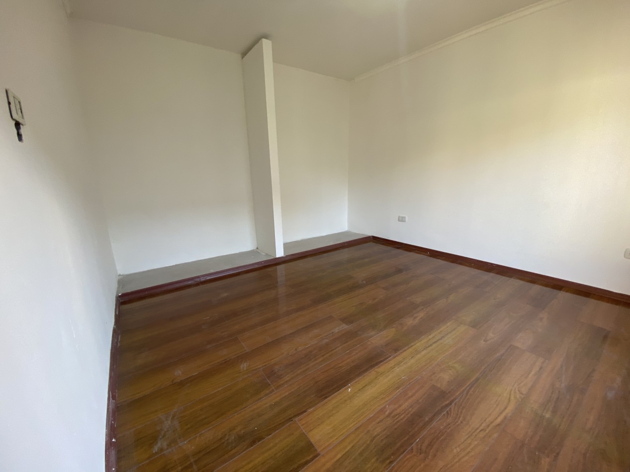 Casa de 3 ambientes con parque y local comercial