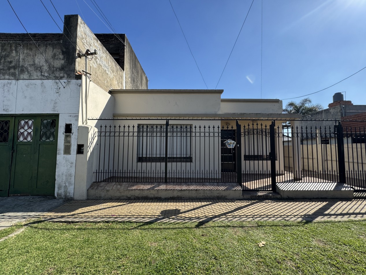 VENTA EN QUILMES - DOS CASA EN UN MISMO LOTE 