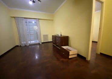 Oportunidad en Casco Historico VENTA - 3 Ambientes a Reciclar con Patio