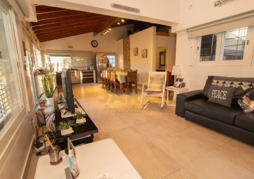 VENTA CASA EN RANELAGH CON PARRILLA PARQUE 